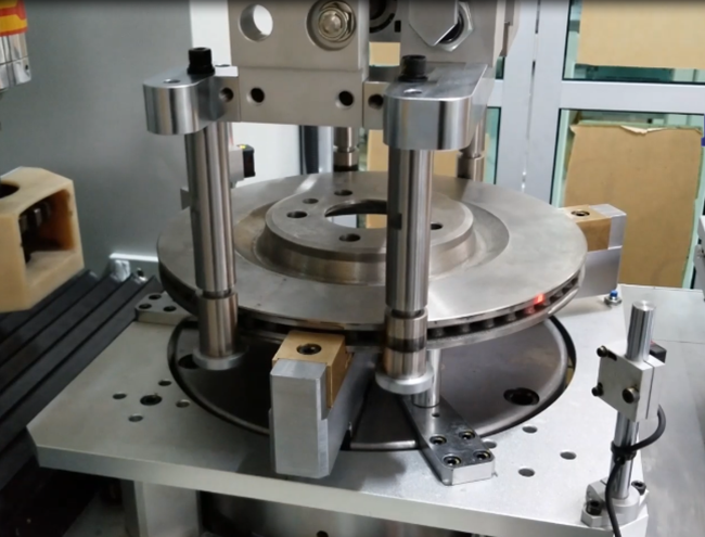 Automobile brake disc dynamic balancing machine, single plane vertical to remove weight by milling!